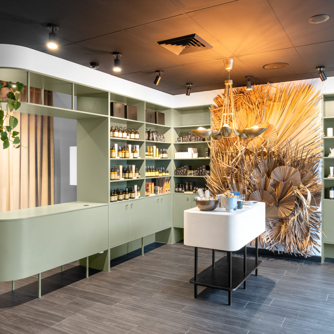 Crysalis Salon, Commercial